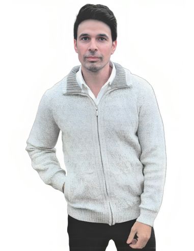 Chaqueta de invierno para hombre confeccionada en punto tricot. Detalle frontal.