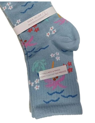 Calcetines cortos ricos en algodón para mujer. Detalle estampado rosa y azul.