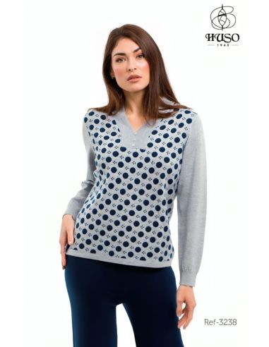 Jersey gris de punto invierno para mujer. Detalle frontal.